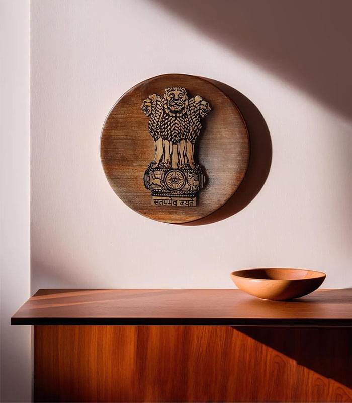 Majestic Emblem Walnut Wood Plate Decor